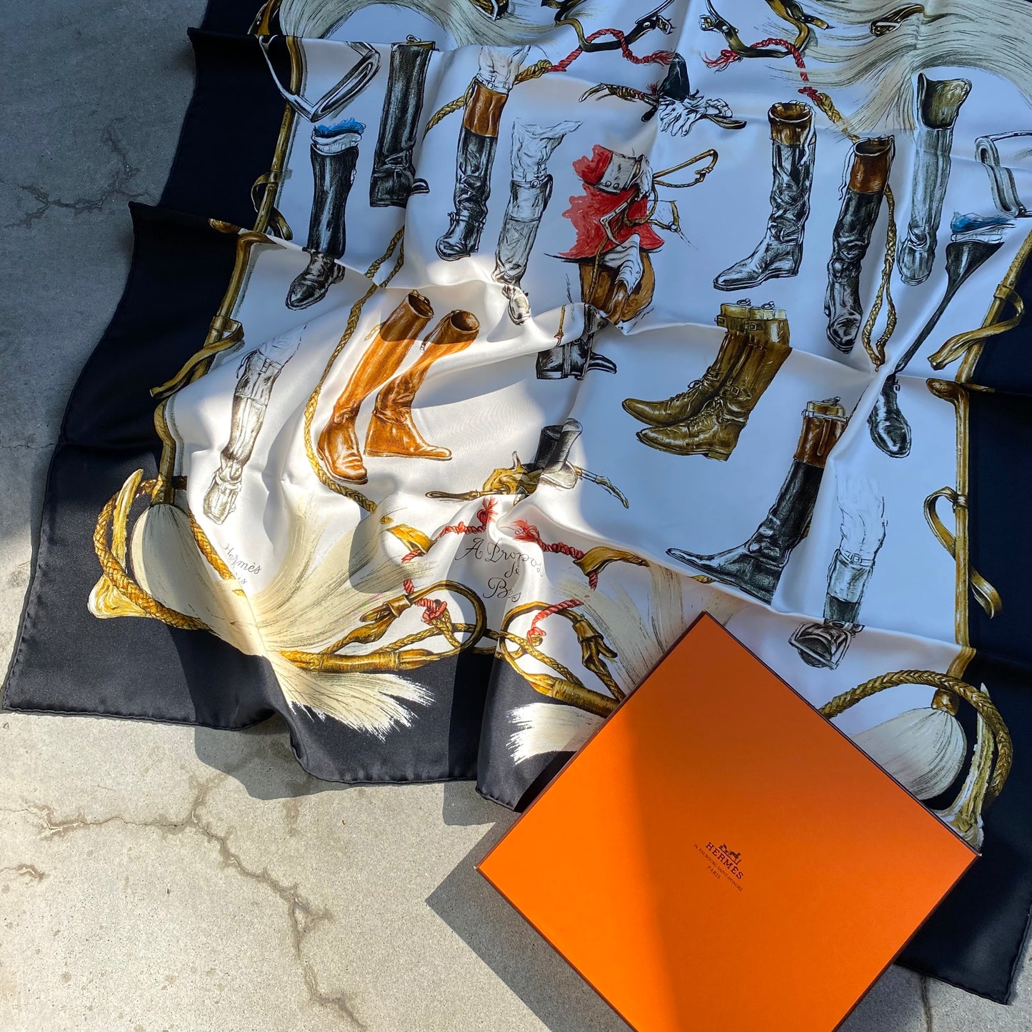 Hermès Carre 90 A Propos de bottes BK/WH vintage