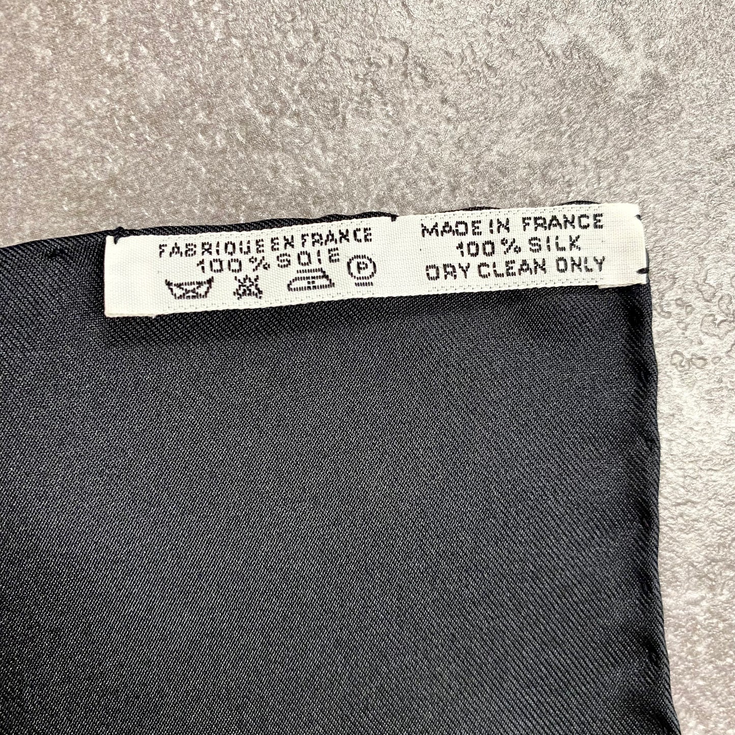 Hermès Carre 90 A Propos de bottes BK/WH vintage